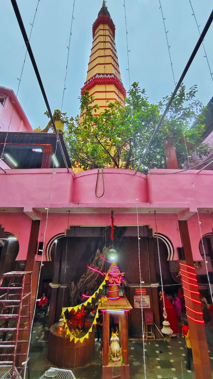 मंदिर प्रांगण 3